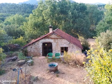 vends deux mazets en pierre et un atelier sur 1 hectare en bord de rivière
