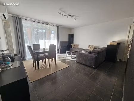 t4 traversant 80 m² – 3 parkings – climatisation