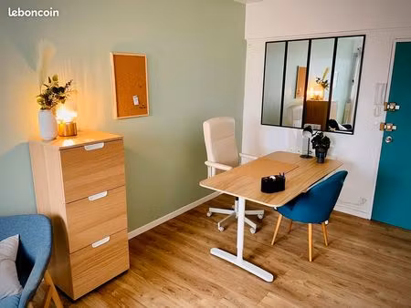 bureau meublé 17m² lumineux - vue dégagée - tours rabelais (disponible les lundi)
