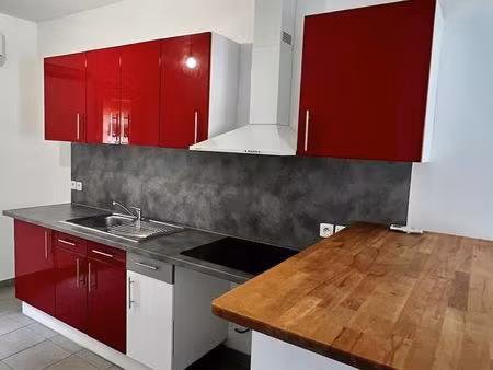 appartement t3 57m2 refait à neuf avec parking privé  grand balcon et climatisation