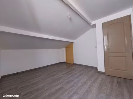 f2 au calme  3éme étage sans ascenseur