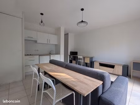 studio meublé avec balcon  parking et vue sur parc - résidence récente à floirac