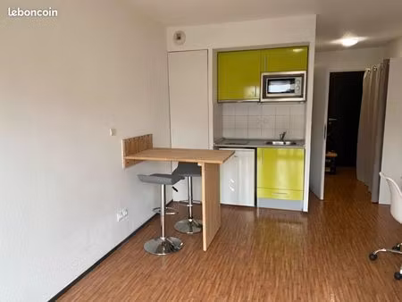 location studio meublé