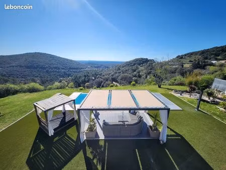 villa contemporaine avec vue