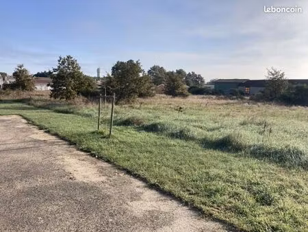 terrain 530 m² arbanats