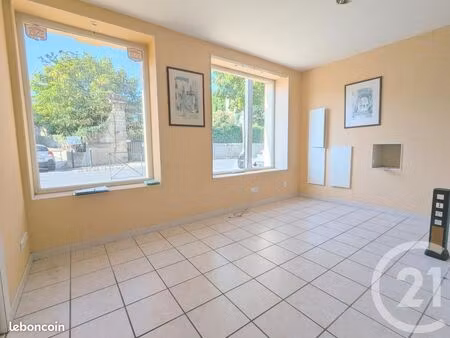 local 74 m²