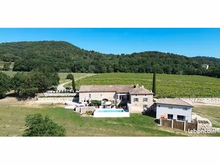 exceptionnelle propriété du xvi au calme  sans vis-à-vis  offrant 7ch et 4 sdb  piscine et