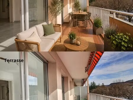 à louer - appartement 3 pièces de 70 m² avec grande terrasse plein sud  parking et cave - 