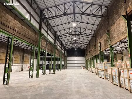 entrepôt avec bureaux 2500m2 entièrement rénové