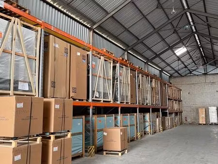 entrepot de 1000 m2 avec bureaux 130m2
