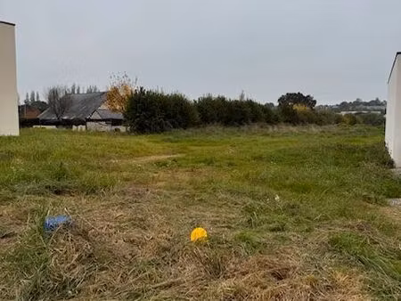 terrain 590 m2 viabilisé disponible
