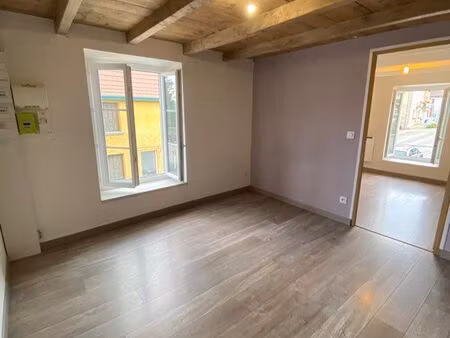 t2 récent 36 m² – très lumineux – traversant – parking – libre le 15 août