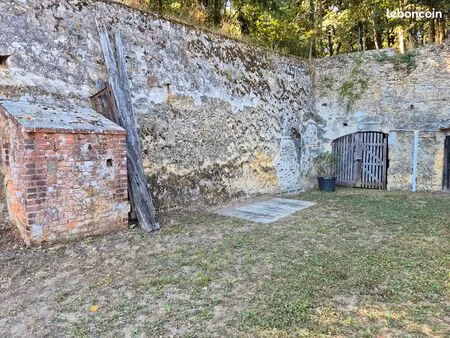 cave à vin dans le rocher