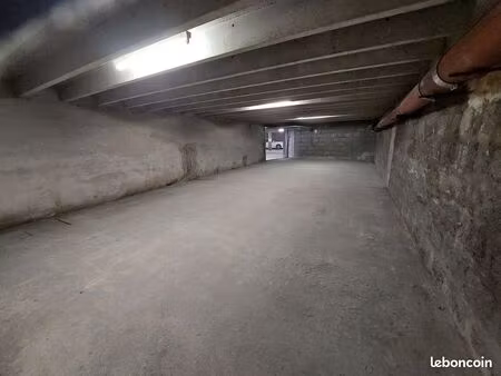 grand garage 80 m²