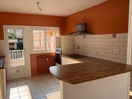 t2 lumineux avec grande terrasse + garage à proximité de l’iut du puy en velay