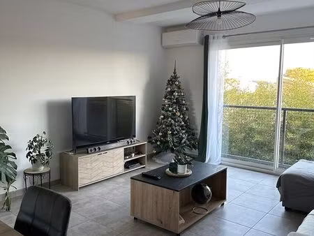 t3 récent 72 m² – rt 2012 – cuisine équipée – climatisation – uchaud (30620)