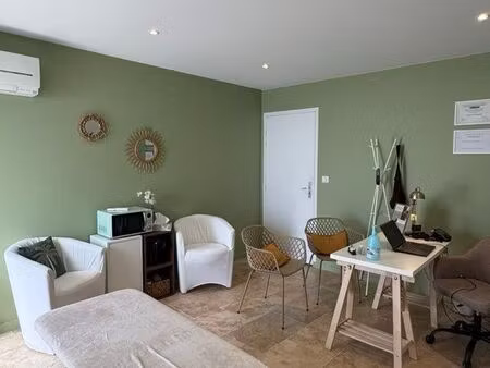 local de trois bureaux entièrement neuf et climatisé