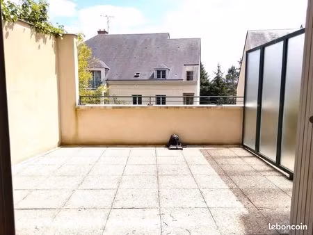 grand studio lumineux avec terrasse balcon centre blois
