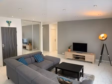 t3 meublé haut de gamme de 80 m² – face à la gare de blois-chambord – garage fermé