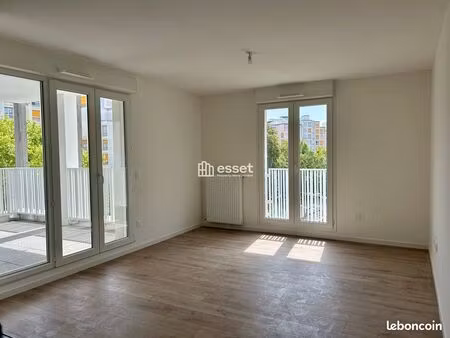 appartement 3 pièces 58.53m² à louer 1179.7 - cergy 95000