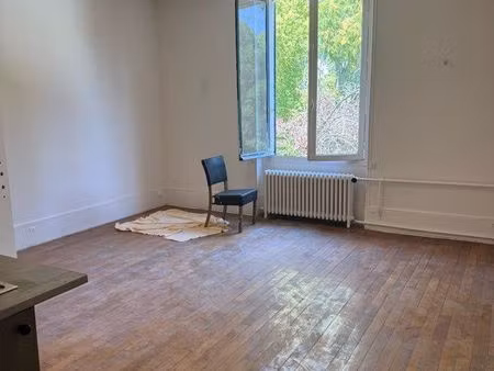 location studio meublé