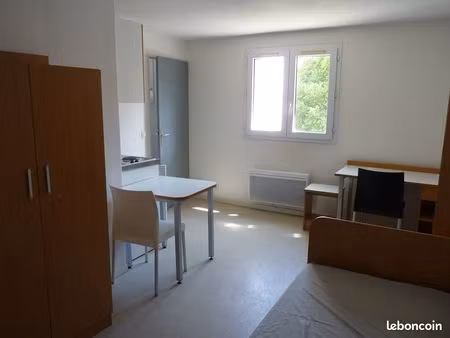 joli studio dans résidence etudiante proche europole  avec parking couvert