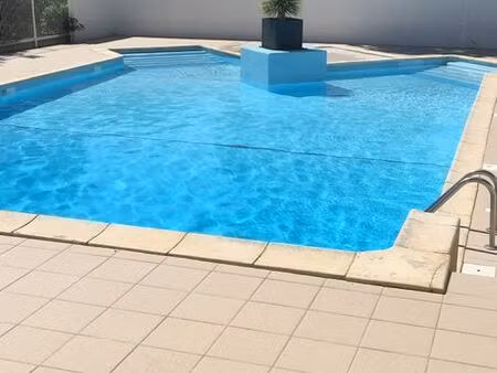 studio rénové vue piscine avec garage