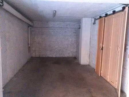 grand garage à louer