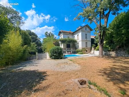 maison 5 pièces 201 m²