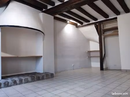 loue studio  centre-ville magny en vexin (95)