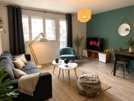 deux chambres disponibles dans un appartement de 72m2