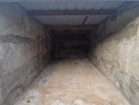 garage / box dole