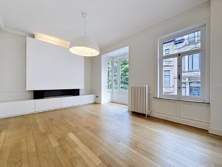 maison à louer avec terrasse et 5 chambres   ixelles (vbe50221)