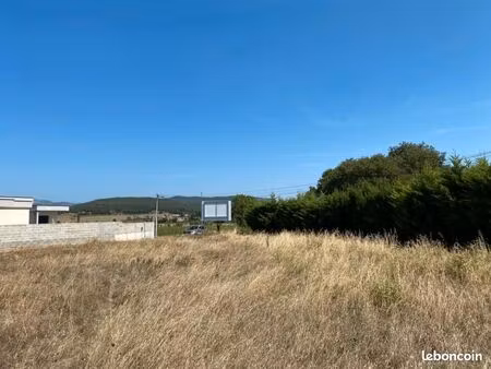 terrain 1 050 m² brissac