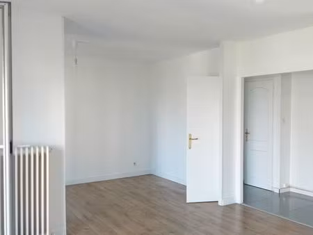 t4 lumineux avec grand balcon – proche campus et grenoble