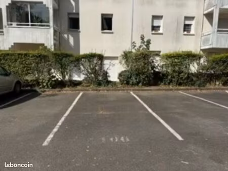 location place de parking nantes