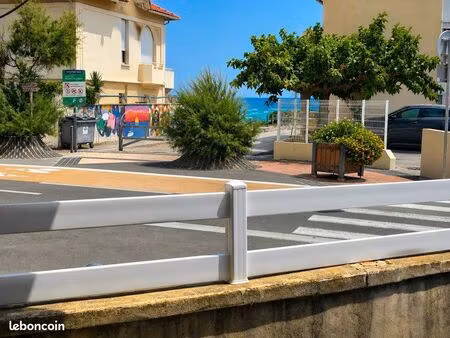 apparemment bord de mer avec garage et stationnement