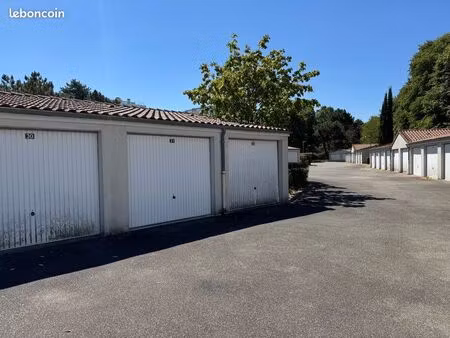garage fermé 15 m² + mezzanine – résidence sécurisée