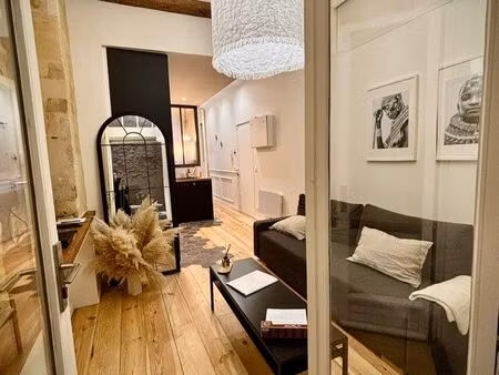 à vendre – charmant t2 avec patio privatif au cœur des chartrons