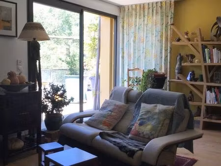 appartement récent 3°étage avec ascenseur sans vis à vis vue traversante sur le massif de 
