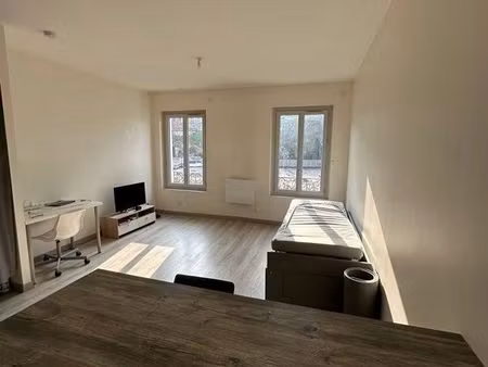 spécial investisseur - 3 studios meublés - hyper centre - quartier en devenir