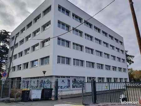 bureau 23 m² fondeyre