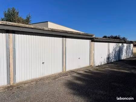 rare garage à montbrison
