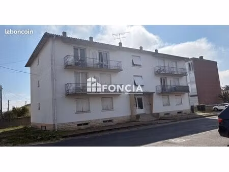studio libre à la vente dans un quartier tranquille