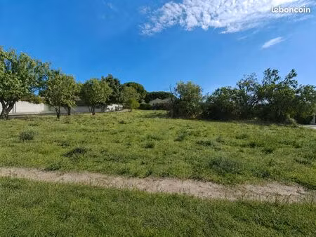 rare  près de béziers terrain viabilisé de 1010 m²