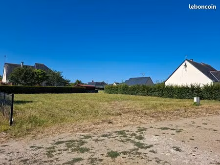 terrain 698 m² vernantes