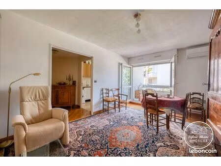 bel appartement résidence dans un parc séjour sur balcon 3 chambres ascenseur et parking b