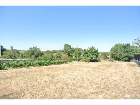terrain constructible de 856 m²