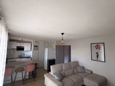 bel appartement t2 - meublé avec balcon et place de parking privative