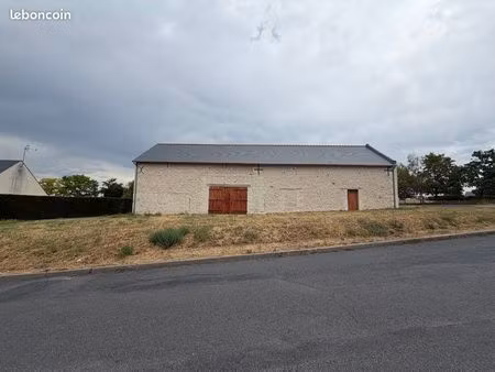 bâtisse de caractère en pierre – 180 m² au sol – toiture neuve – potentiel de 400 m² habit